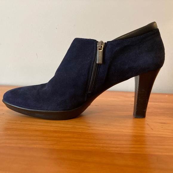 Aquatalia, Blue Suede Pointed Toe Ankle Booties, Women's US Size 9.5 (41) - Picture 2 of 7